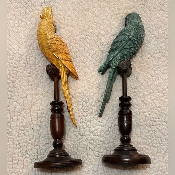 Resin birds teal parrot and yellow cockatiel on wooden roosts with felt base - Picture 2 of 16